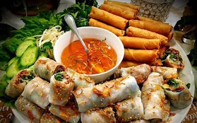 Food tour Hà Nội được báo Anh ca ngợi hết lời, đề xuất không thể bỏ qua bánh canh cá rô, bánh cuốn, cà phê