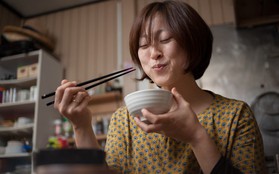 Vấn đề gây "nhức nhối" với chính người Nhật: đặt thức ăn lên cơm trắng có làm "bẩn" cơm?