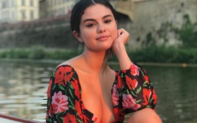 Selena Gomez đăng ảnh "sương sương" thôi mà đạt 10 triệu like, âu cũng là nhờ vòng 1 bức thở buông lơi