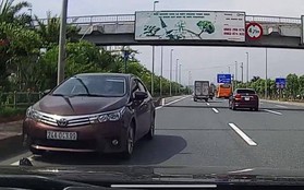 Hà Nội: Xe Altis phóng ngược chiều ở làn tốc độ 90km/h trên đường Võ Nguyên Giáp