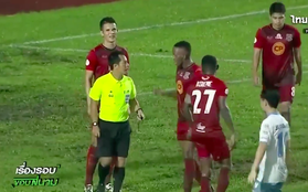 Trò hề ở giải bóng đá hàng đầu Thái Lan: Trat FC bỏ ra ngoài sân phản đối quyết định của trọng tài trong trận đấu với đội cũ của Xuân Trường