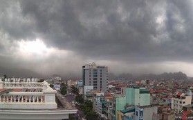 Hãi hùng cảnh bão bụi “siêu to khổng lồ” xuất hiện ở Quảng Ninh