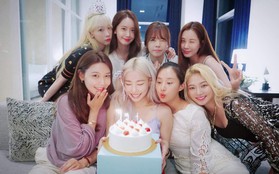8 thành viên SNSD tụ họp hiếm hoi chúc mừng sinh nhật Tiffany, nữ thần Yoona giờ phải kiêng dè Seohyun và Tiffany về nhan sắc