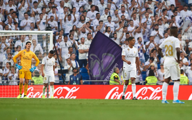 Benzema lập siêu phẩm, Real Madrid vẫn đánh rơi chiến thắng ở phút cuối