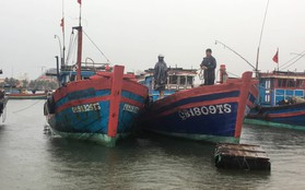 Tàu cá bị sóng đánh chìm khi vào trú bão Pudul, 2 ngư dân Quảng Bình gặp nạn