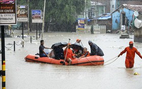 Hàng trăm người mắc kẹt tại Mumbai, Ấn Độ do mưa lớn