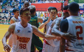 Tình huống nhiều tranh cãi giữa hai cầu thủ của Saigon Heat và Cantho Catfish ở những giây cuối Game 2 VBA Finals 2019