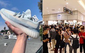 Siêu phẩm Yeezy "Mây Trắng" chuẩn bị mở bán tại Hà Nội, hàng trăm "đầu giày" xếp hàng lấy số từ trước 2 ngày