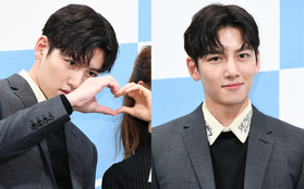 Ji Chang Wook chính thức comeback sau 2 năm, gây sốt vì vẻ soái cực phẩm và ánh mắt dành cho nữ chính tại sự kiện