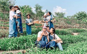 "Liên minh bỉm sữa" nhà Ngọc Mon, Ly Sún và Nhật Anh Trắng tung bộ ảnh ở vườn rau cực tình