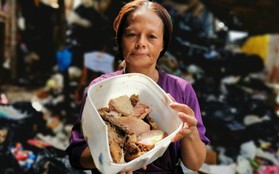 Bữa tiệc “thịnh soạn” của dân xóm ổ chuột: Những miếng thịt thừa từ bãi rác thành bữa ăn có thịt cho người nghèo