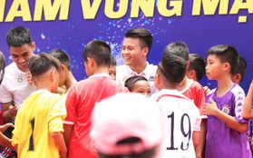 Quang Hải, Văn Quyết đi "thắp lửa ước mơ" cho trẻ em Hà Nội