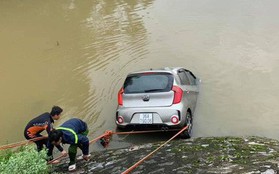 Vụ taxi cùng 3 người rơi xuống sông trong đêm: Tìm thấy thi thể tài xế