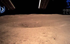Đây là tấm ảnh đầu tiên chụp vùng tối của Mặt Trăng, sáng sủa hơn hẳn tên gọi của nó