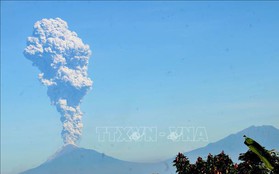 Núi lửa Merapi liên tục phun trào, người dân Indonesia được kêu gọi tránh xa 3 km