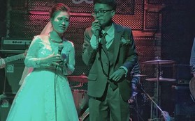 Truy tìm cặp cô dâu, chú rể người chơi trống, người hát rock "quẩy tung" bar ngay sau giờ hành lễ