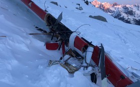 Trực thăng và máy bay đâm nhau giữa trời, 7 người thiệt mạng