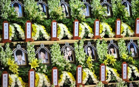 Chuyển di ảnh các nạn nhân trong thảm họa chìm phà Sewol khỏi quảng trường Gwanghwamun