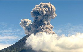 Núi lửa Agung tại Indonesia phun trào cột tro bụi cao 2.000m