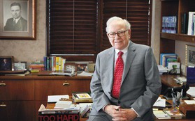 Tỷ phú Warren Buffett: Tuổi trẻ mà thờ ơ với điều này chẳng khác gì "bỏ mặc chiếc xe đẹp bên ngoài mưa bão", không thay đổi thì đời bạn sớm trở nên vô dụng