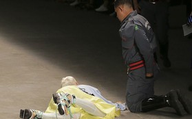 Người mẫu đột ngột qua đời sau khi vấp ngã trên sàn catwalk