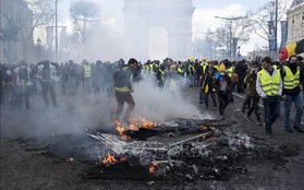 Biểu tình của phe 'Áo vàng' ở Pháp biến thành bạo động
