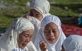 Nạn nhân vụ động đất ở Palu (Indonesia) đón lễ Eid Al-Fitr trong nước mắt