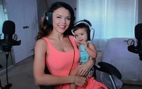 Cho con bú ngay trên sóng, nữ streamer xinh đẹp bị "tuýt còi", đối diện án phạt