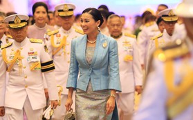 Sau khi chồng có thêm Thứ phi, Hoàng hậu Thái Lan tái xuất với thần thái xuất chúng, chứng minh đẳng cấp khó ai bì kịp