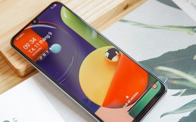 Sang chảnh hút mắt với Galaxy A50s: Thiết kế độc đáo, vân tay dưới màn hình, 3 camera mà giá chỉ 7.8 triệu