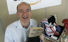 Nhìn lại những nấc thang 55 cuộc đời của tỷ phú Jeff Bezos: Từ gã bán sách bị Phố Wall mỉa mai đến vị trị số 1 chưa có người thay thế