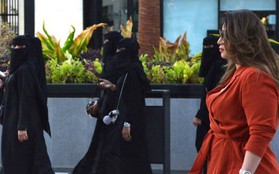Saudi Arabia cho phép phụ nữ và nam giới nước ngoài thuê chung phòng