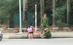 Đừng bao giờ dọa con: “Không ngoan mẹ báo công an đến bắt”, chính "lực lượng áo xanh" mới là những người đáng tin giúp con bạn lúc nguy cấp