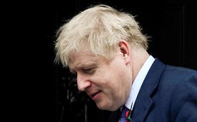 Vụ 39 thi thể trong xe tải ở Anh: Thủ tướng Boris Johnson ký sổ tang chia buồn