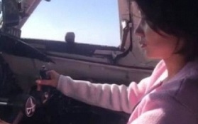 Phi công Nga bị truy tố vì để bạn gái lái máy bay chở khách