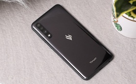 Vsmart Lux giá 20 triệu biệt tăm: Vì sao Vsmart chuyển từ smartphone cao cấp sang tập trung tổng lực vào smartphone giá mềm?