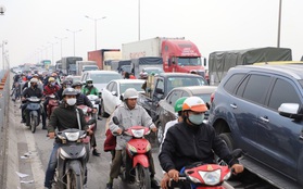 7 ô tô tông liên hoàn trên cầu Thanh Trì, giao thông ùn tắc gần 10km