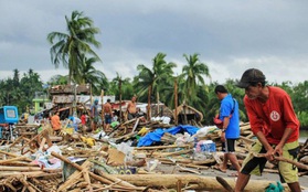 Ảnh: Cảnh tượng đổ nát sau khi bão Kammuri càn quét qua Philippines