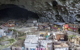 Ngôi làng đặc biệt của Trung Quốc: Khép kín hoàn toàn trong một hang động khổng lồ, chứa một trường học và khu du lịch sinh thái