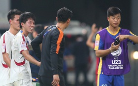 U23 CHDCND Triều Tiên hồn nhiên chụp ảnh sau trận thắng U23 Việt Nam