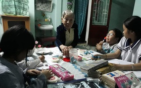 Cụ bà 97 tuổi suốt 25 năm dạy tiếng Anh, tiếng Pháp miễn phí cho học trò nghèo ở Huế