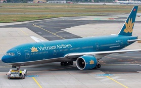 Nữ tiếp viên trưởng hãng VietNam Airlines bị tạm giữ vì nghi buôn lậu thuốc lá, dầu xoa bóp