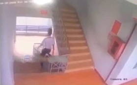Một học sinh ngã tử vong do ngồi trượt lan can cầu thang