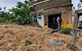 Quảng Nam: Xót xa những ngôi nhà tan hoang, đổ nát do sạt lở