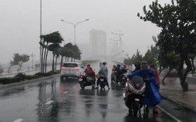 Bão đổ bộ vào Khánh Hòa, TP. Nha Trang mưa to, gió lớn, nhiều nơi mất điện