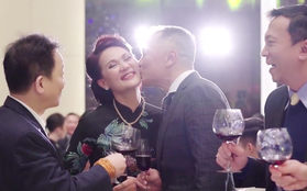 Vợ chồng cựu chủ tịch CLB Sài Gòn hôn nhau ngọt ngào, "quẩy" cực sung trong đám cưới con gái Quỳnh Anh