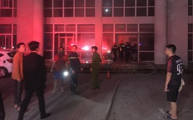 Giải cứu 7 người trong vụ cháy khu nhà sinh viên trong đêm
