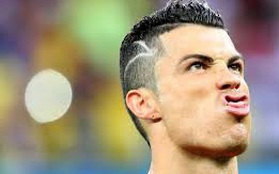 Bóng đá cười 24/2: Ronaldo làm mặt hài hước khiến cổ động viên không thể nhịn cười