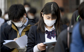 444.000 học sinh Nhật bước vào kỳ thi Đại học giữa mùa dịch: Vừa thi vừa đeo khẩu trang, thí sinh nhiễm Covid-19 không được dự thi