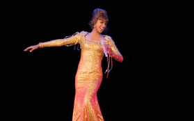 Huyền thoại Whitney Houston "hồi sinh" đi tour bằng hình chiếu 3D: Công nghệ đột phá hay là lợi dụng danh tiếng?